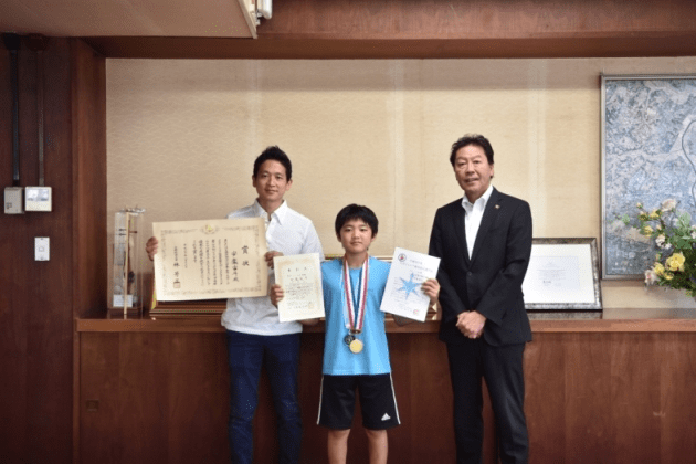 安楽宙斗選手と父武志さんと八千代市市長